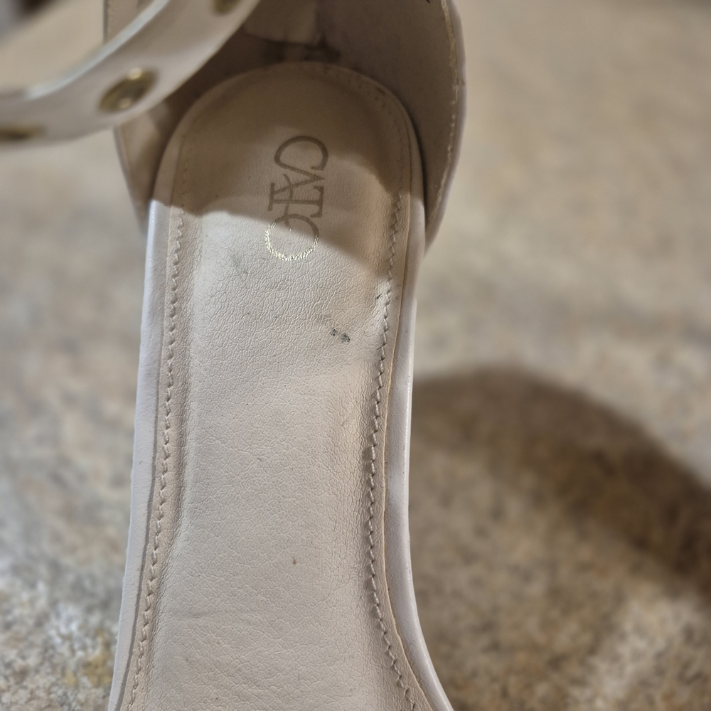 Ladies Size 7 M White Heels Women's - Picture 4 of 11